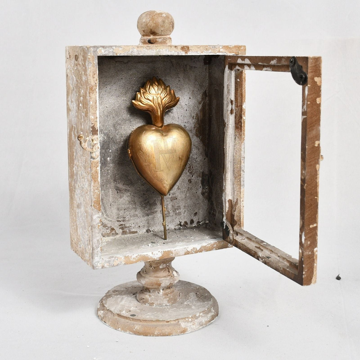 DECORATIVE OBJECTS