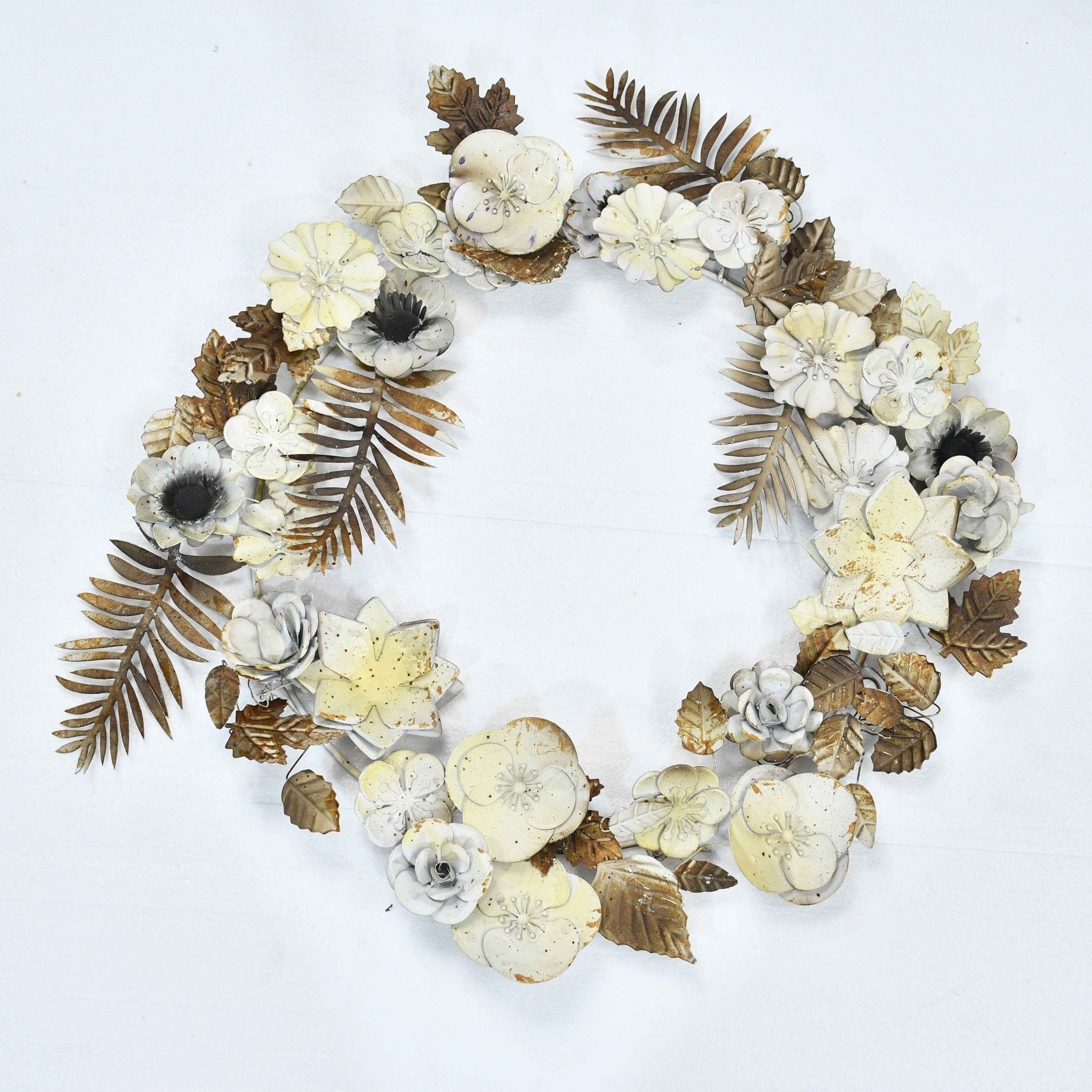 RUSTIC WHITE WREATH WITH GREEN LEAVES