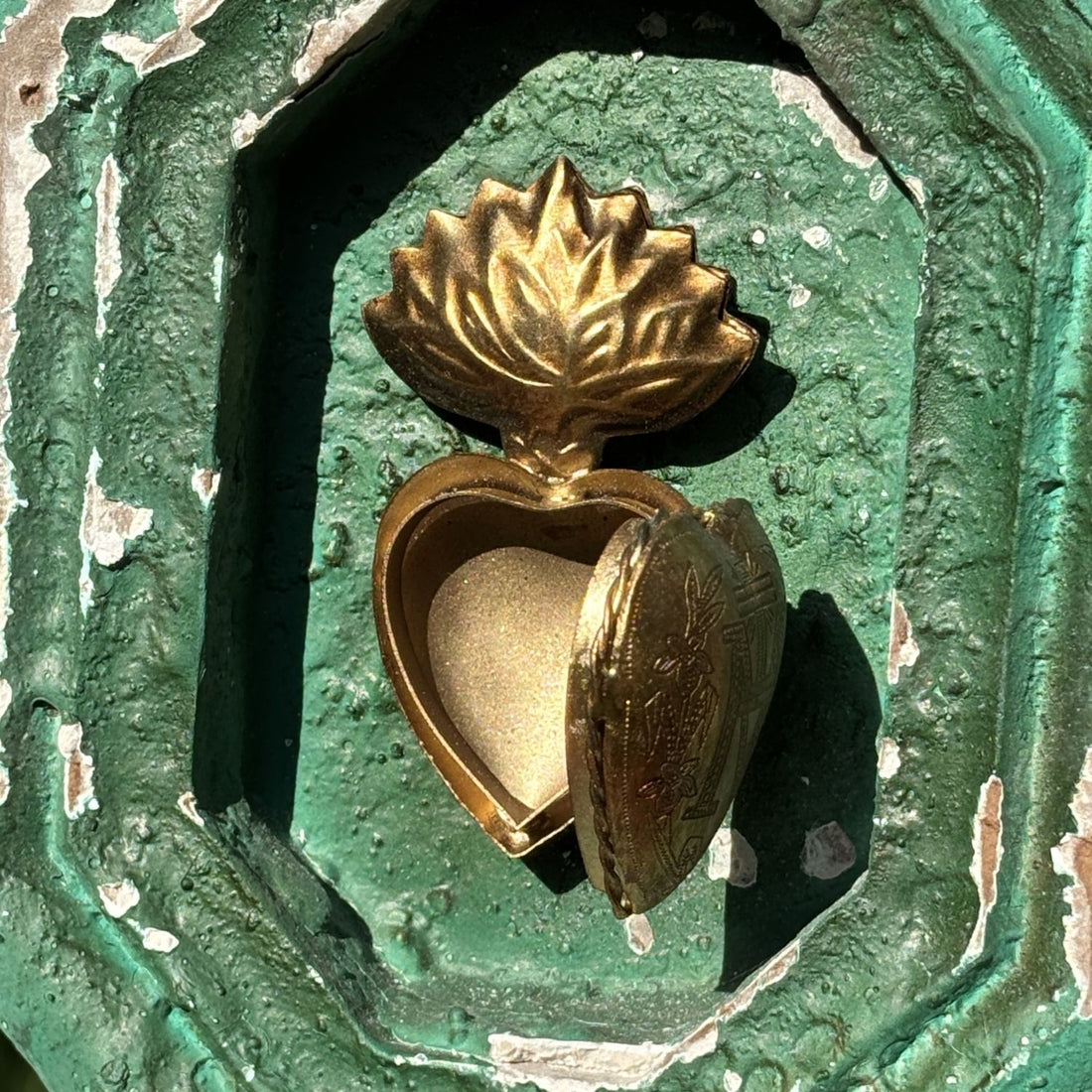 Small Distressed Green Milagro Decoration with Stand